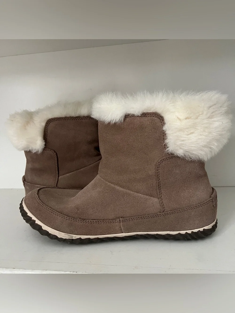 Sorel Out 'N About Women's Size 8.5 Taupe Suede Bootie Slippers Fur